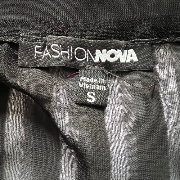 Black transparent blouse from Fashionnova. Perfect for work place. Never worn - Picture 4 of 4